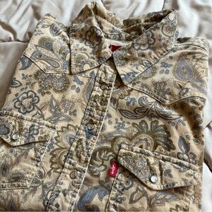 Levi’s Vintage Corduroy Floral Paisley Print Long Sleeved Button Down Shirt